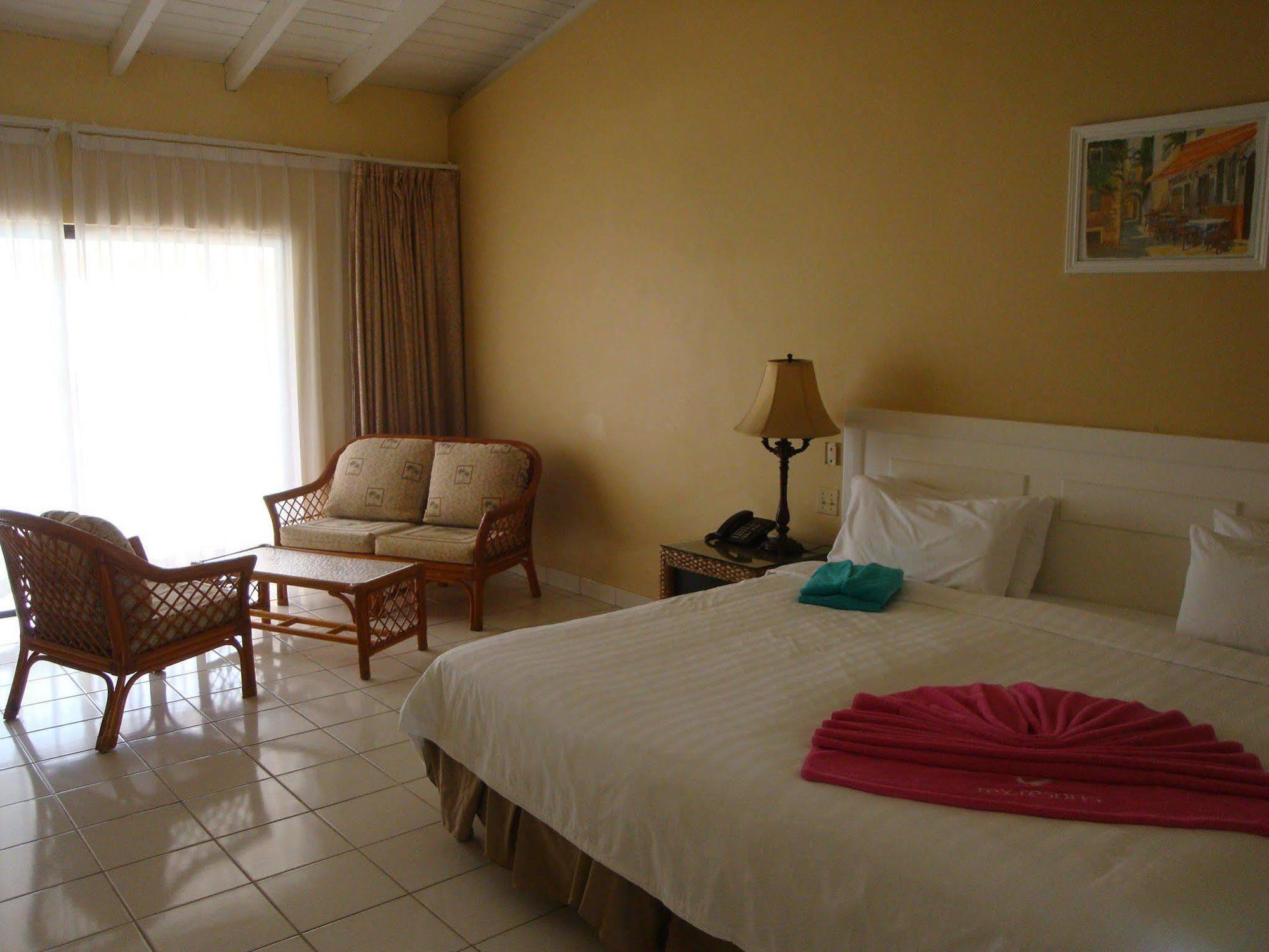 Starfish Discovery Bay Holetown Exterior foto