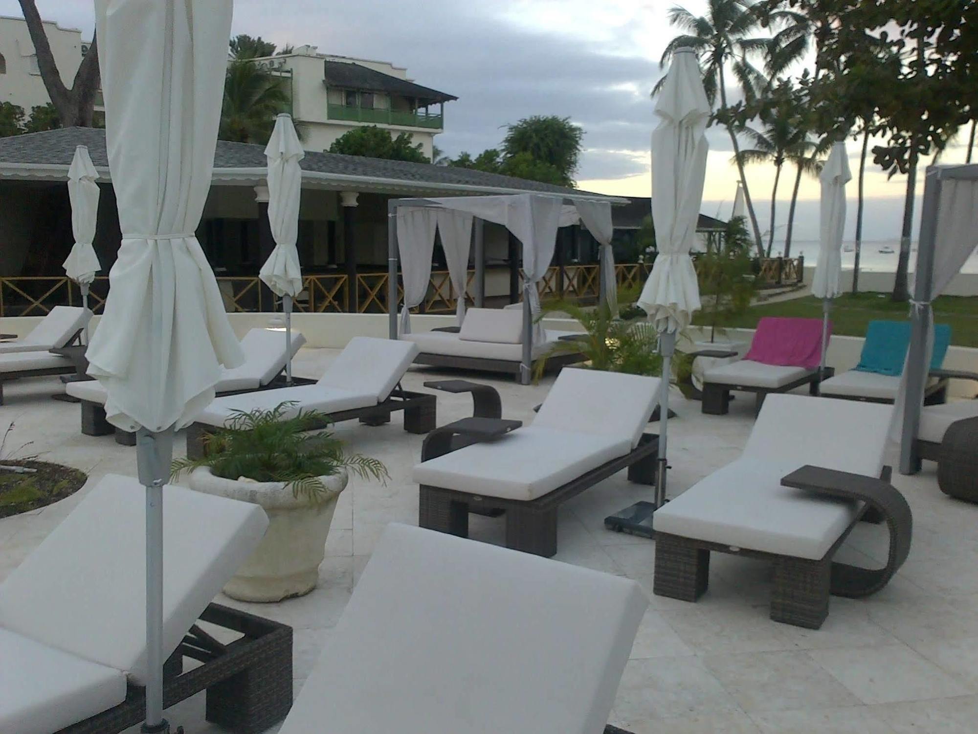 Starfish Discovery Bay Holetown Exterior foto